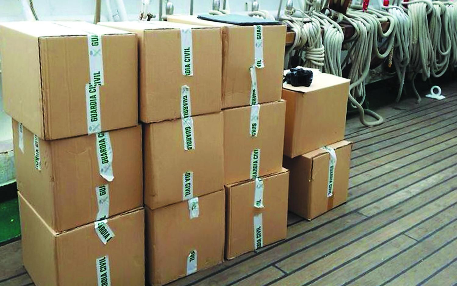 Cajas con la cocaína hallada en el interior del pañol de proa del 'Elcano'.