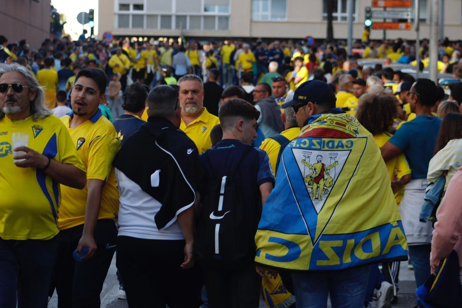 Espectacular recibimiento al Cádiz antes del partido contra el Real Madrid