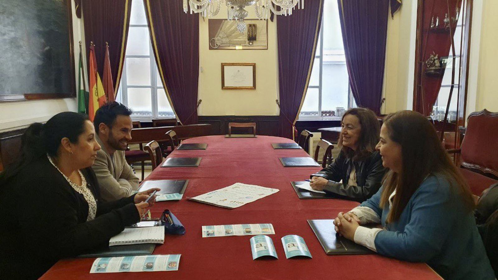 Un momento de la reunión en el Ayuntamiento de Cádiz.