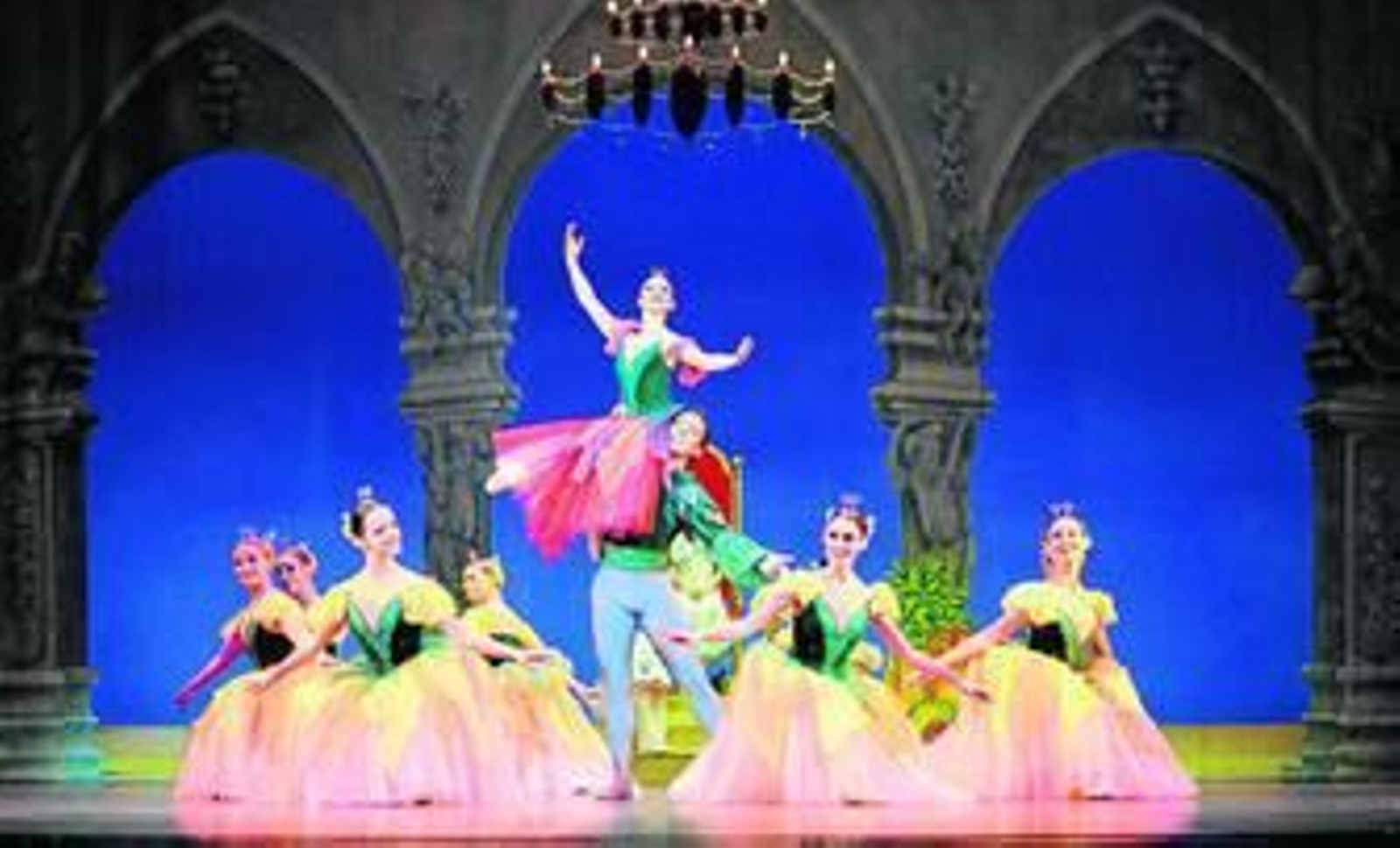 Una vistosa imagen del 'Cascanueces' que el Ballet Nacional de Estonia pondrá en escena esta noche en el Teatro de la Maestranza