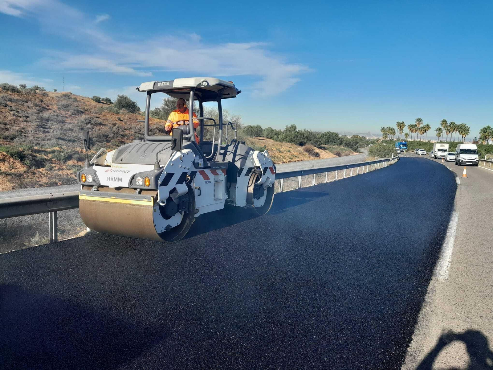 Un nuevo asfalto reducirá el ruido del tráfico de la autovía A-376 por el barrio de Torrequinto