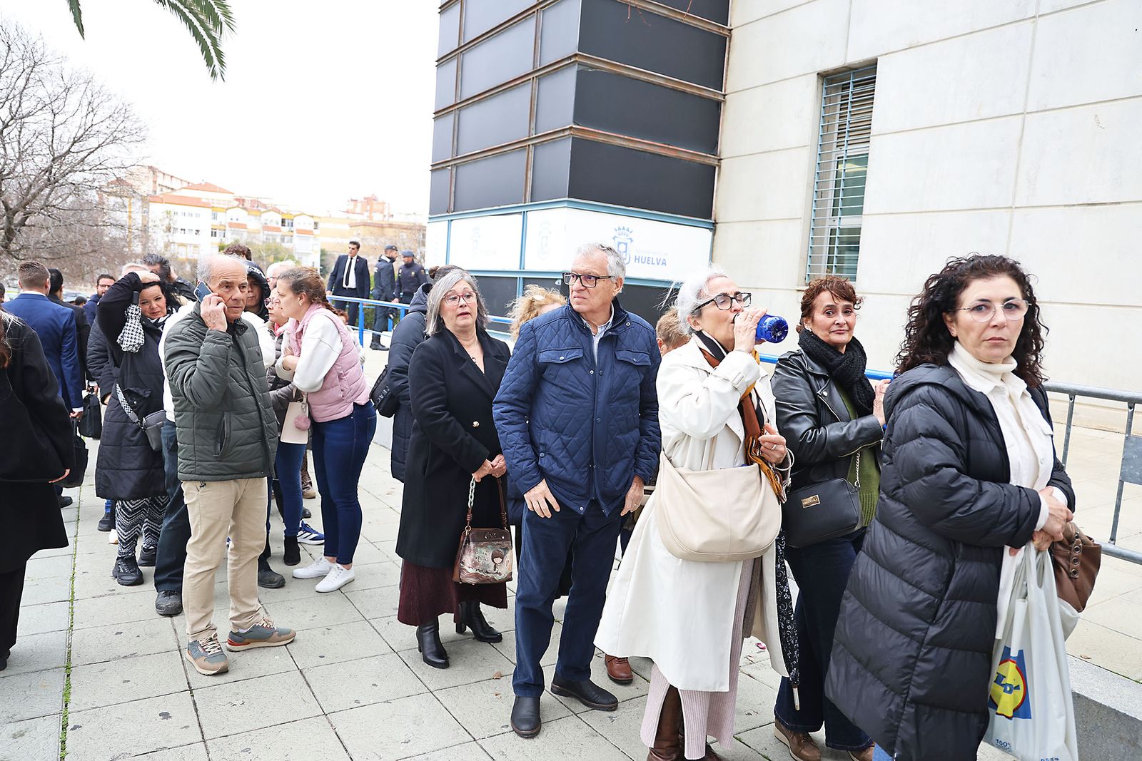 Fotografías del ambiente previo a la Misa funeral por las víctimas del accidente ferroviario