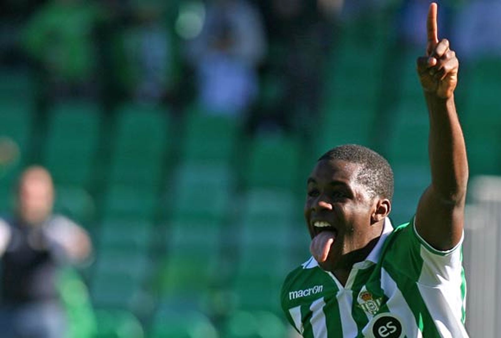 Campbell, dispuesto a seguir en el Betis después de junio