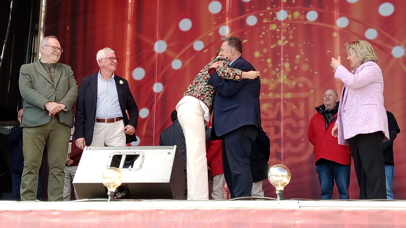 Carnaval 2026 en San Fernando: las peñas entregan sus reconocimientos para abrir la fiesta en la plaza del Rey