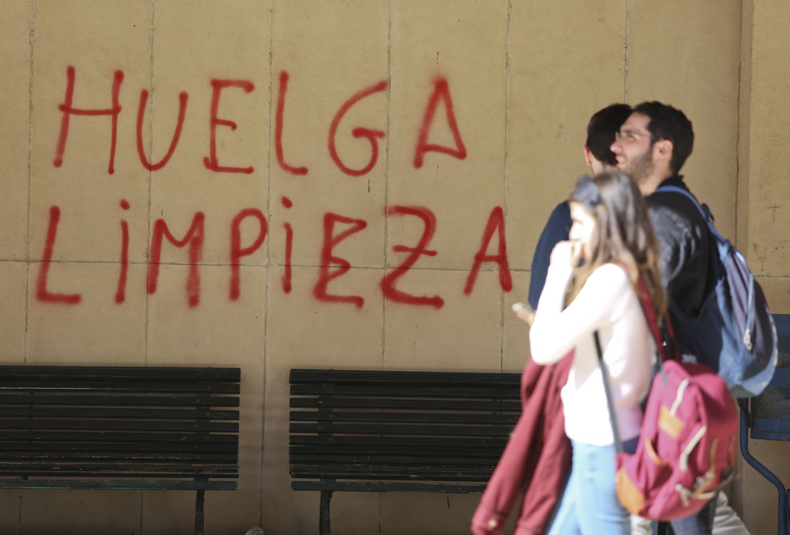 Así están las facultades de la UMA el segundo día de huelga de limpieza