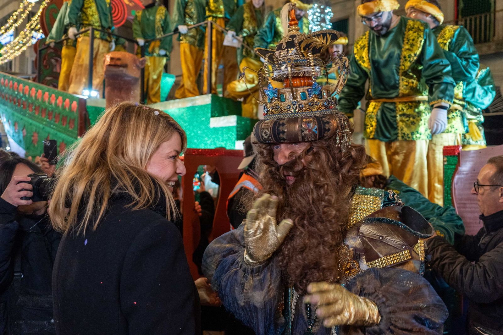 Las mejores fotografías del recorrido y la llegada al ayuntamiento de la cabalgata de Reyes Magos 2026