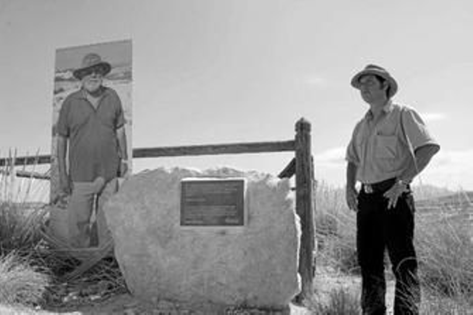 El Ayuntamiento de Orce ha dedicado una placa al paleontólogo.