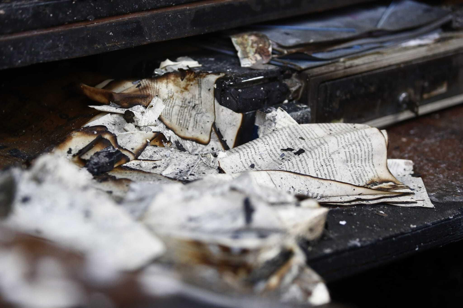Las fotos de la librería Proteo de Málaga tras el incendio