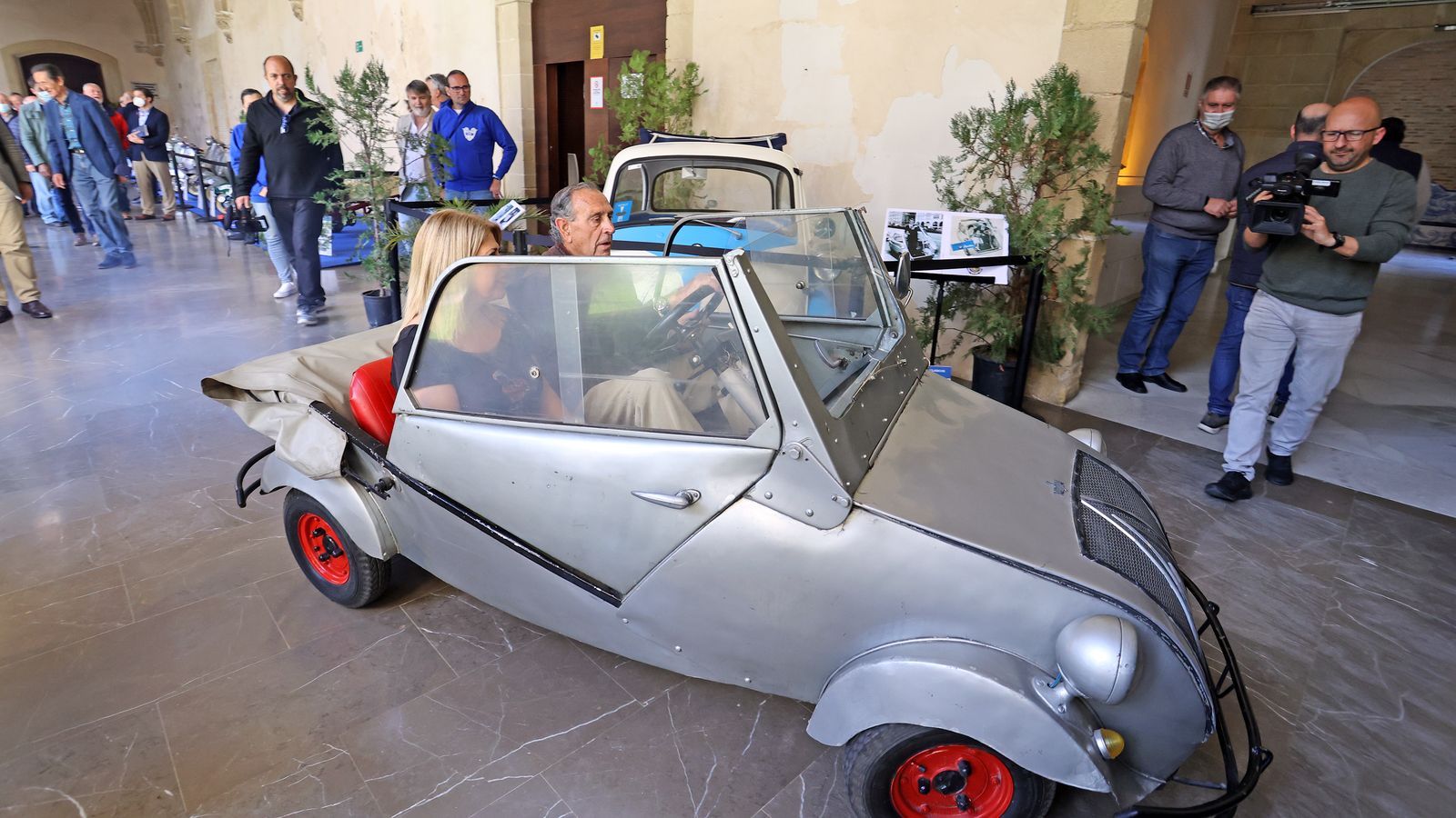 Exposición de motos clásicas en los Claustros