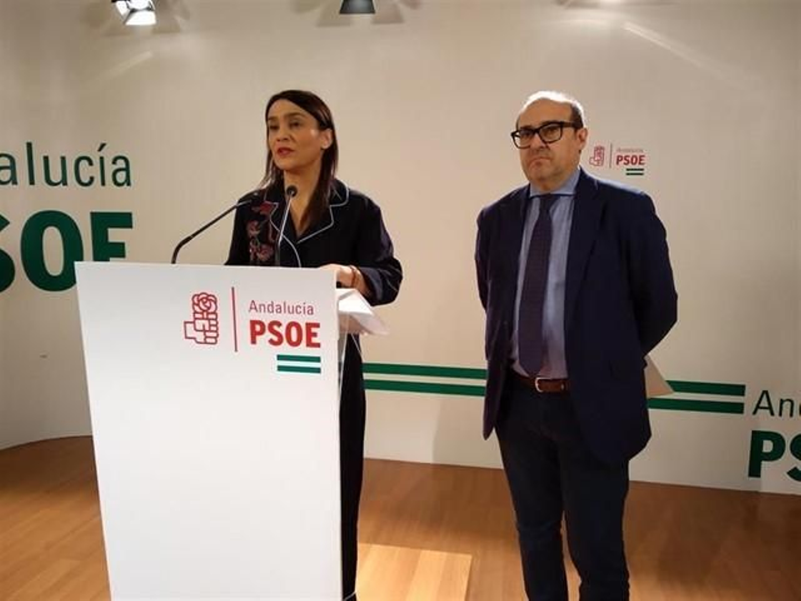 José María Corpas, junto a Olga Manzano, en una comparecencia de prensa