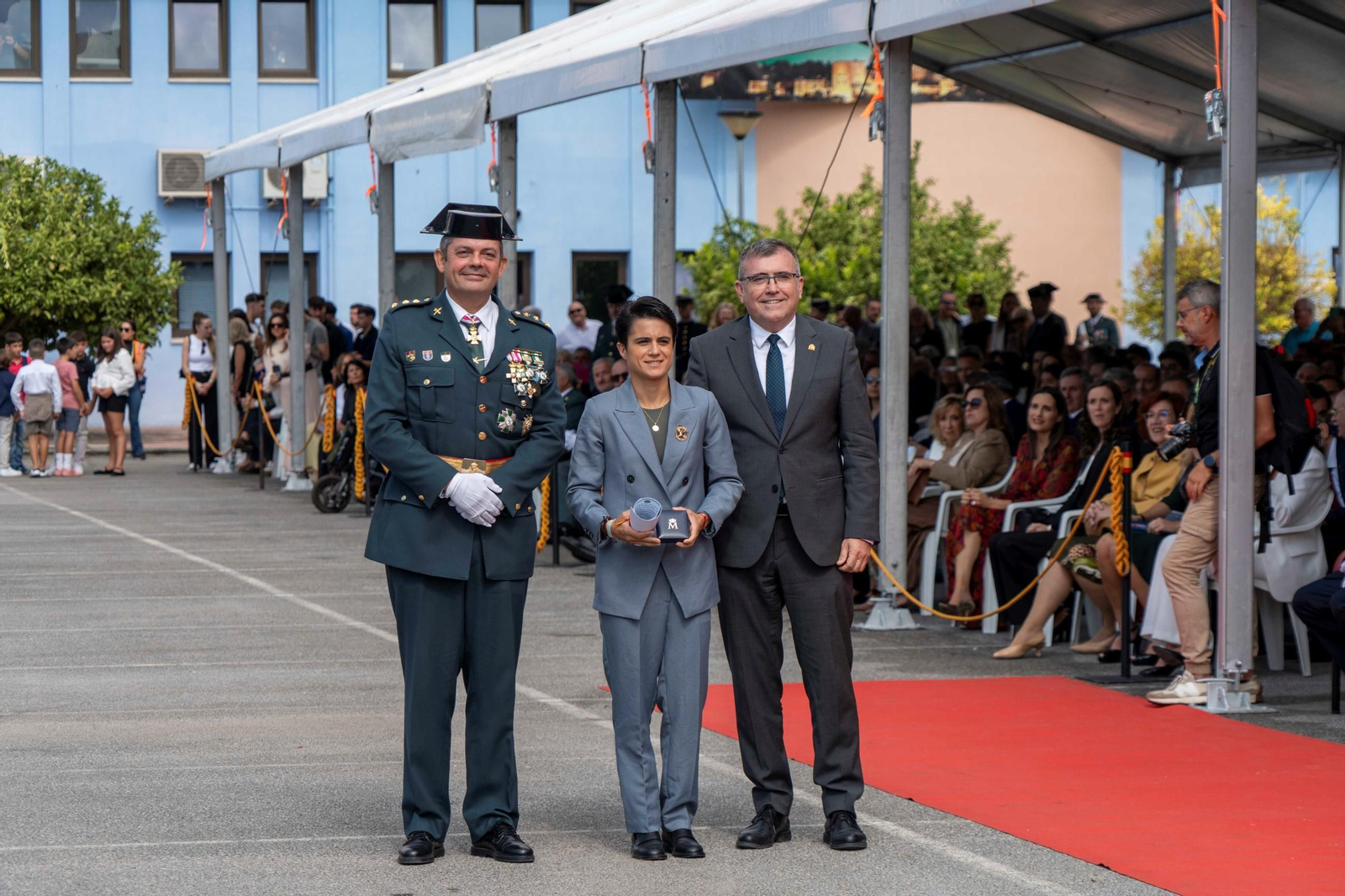 Fotos: emoción, homenajes y medallas en la Guardia Civil de Granada para festejar a su Patrona