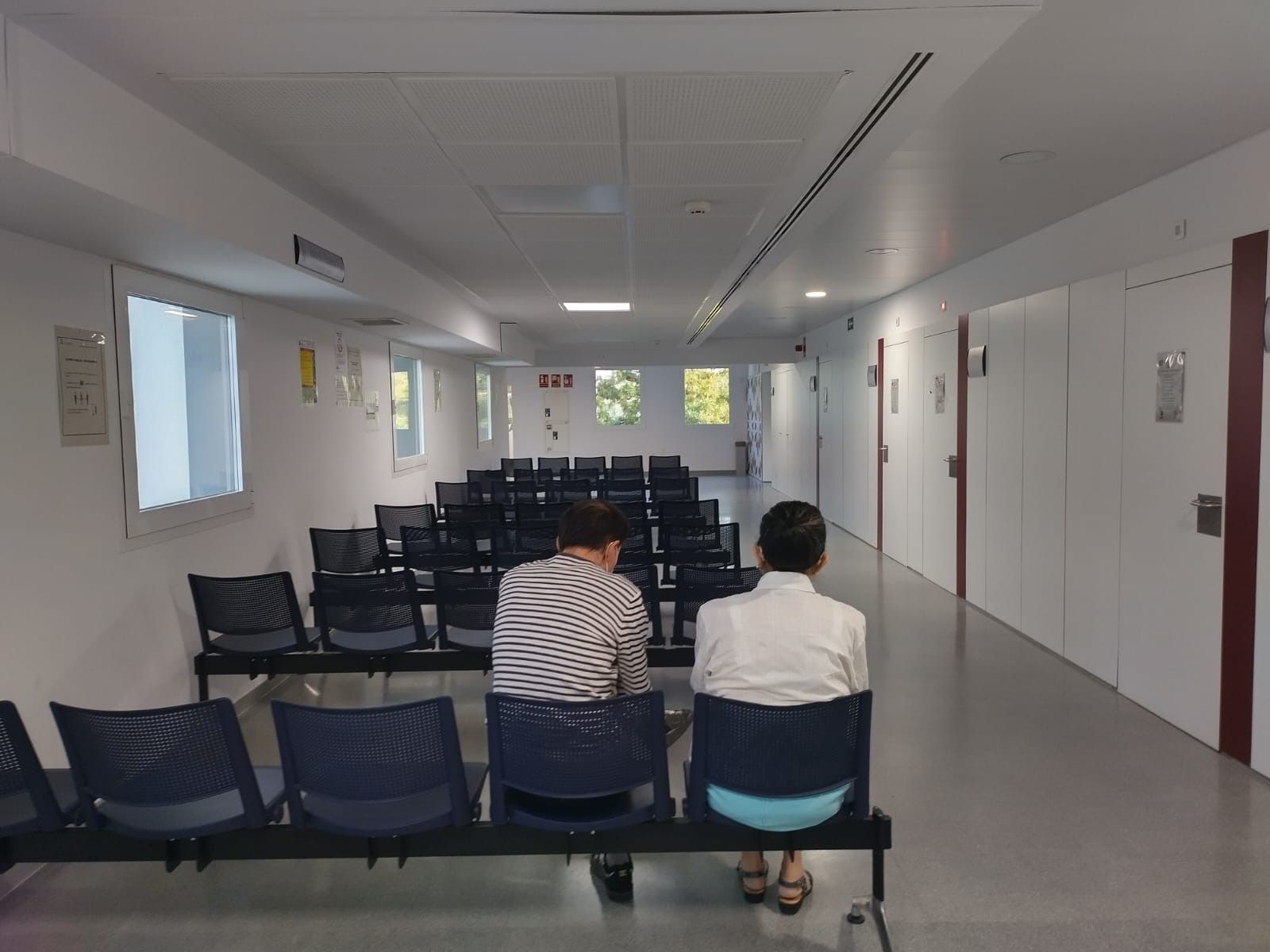 Varias personas en un centro de salud de Córdoba