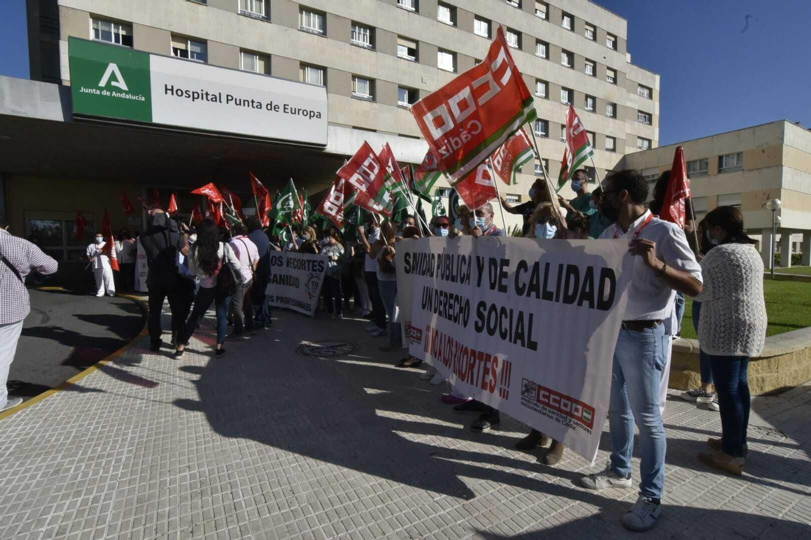 La protesta de los sindicatos en el hospital de Algeciras.