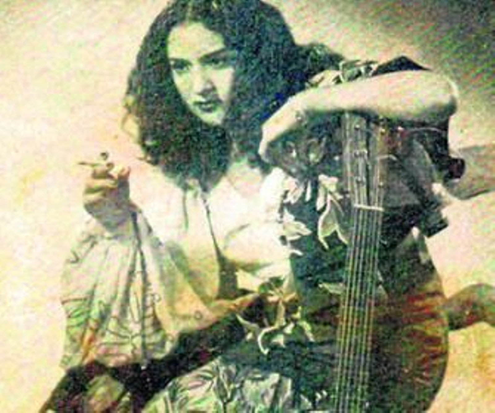 Fumando al estilo de las 'femme fatale', en una promoción de 'Zambra'.