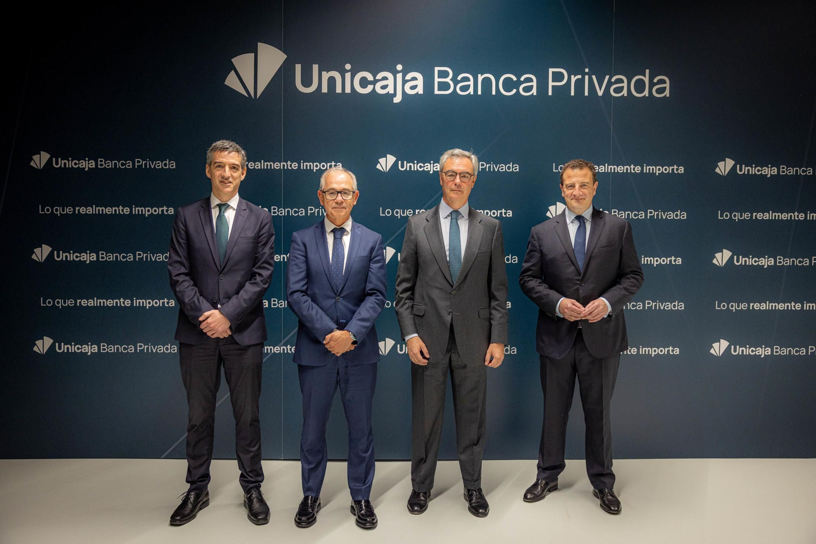 De izquierda a derecha, el director de Banca Privada, Banca Personal y Productos de Inversión de Unicaja, Javier López de Heredia; el CEO de la entidad, Isidro Rubiales; el presidente, José Sevilla, y el director general de Negocio Minorista, Luis Colorado. De izquierda a derecha, el director de Banca Privada, Banca Personal y Productos de Inversión de Unicaja, Javier López de Heredia; el CEO de la entidad, Isidro Rubiales; el presidente, José Sevilla, y el director general de Negocio Minorista, Luis Colorado.