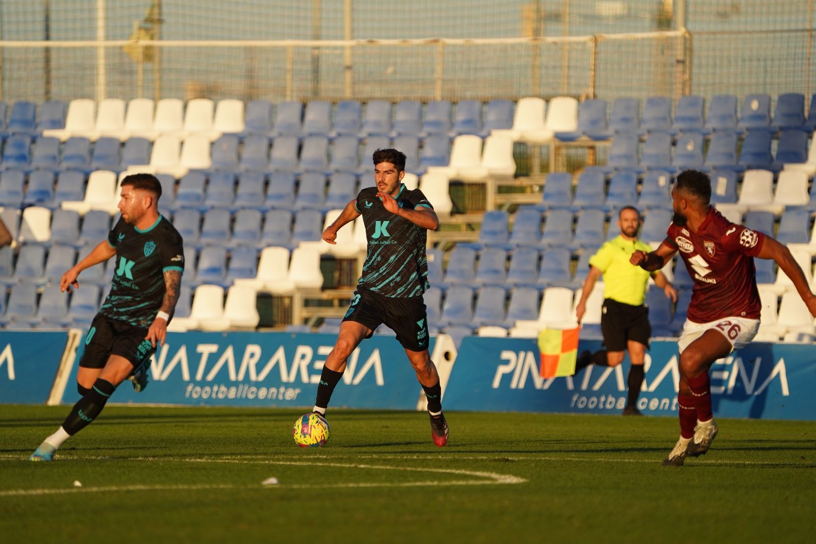 Las fotos del primer encuentro de la historia del Almería ante un rival italiano