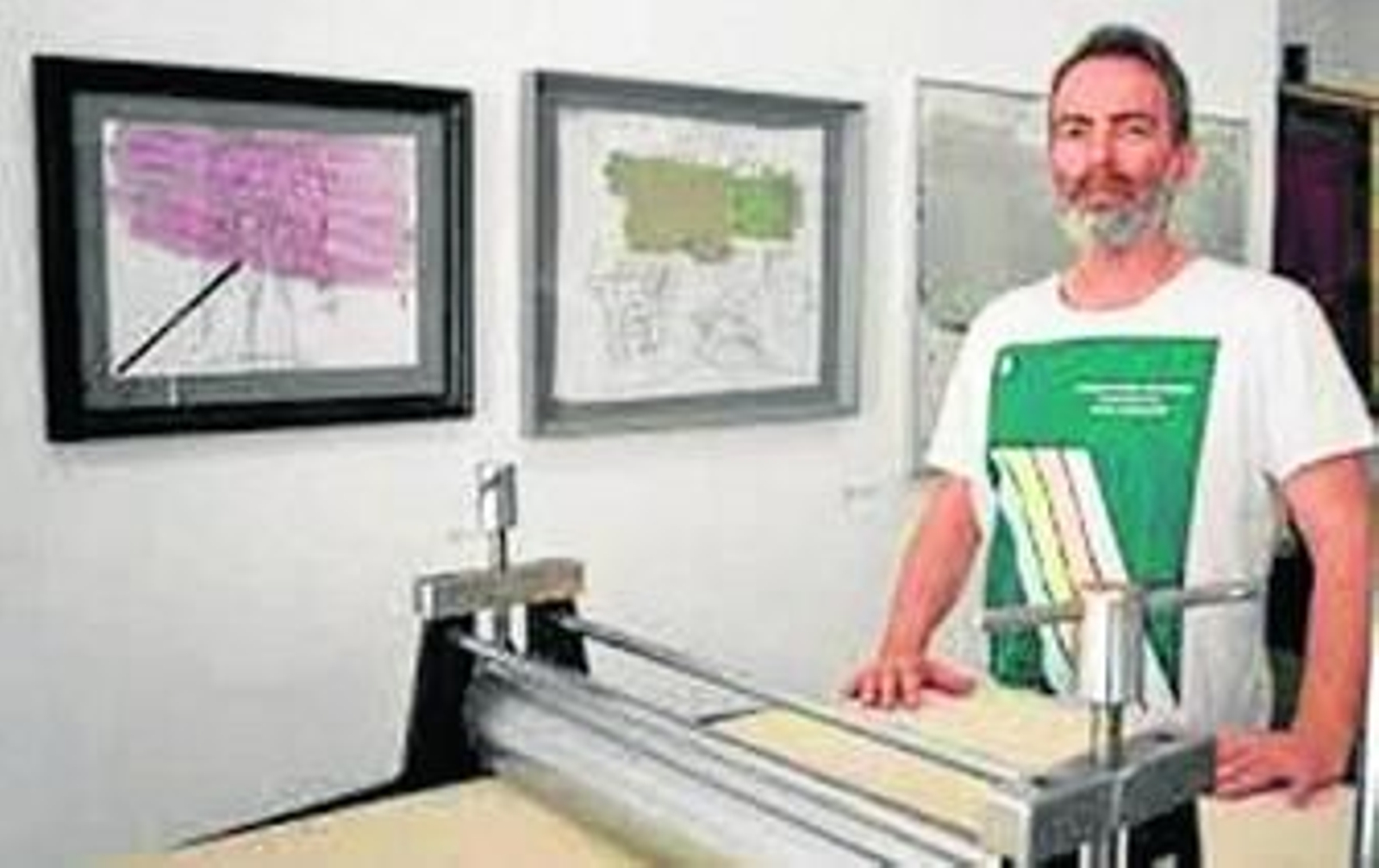 El grabador Carlos Orta, en su taller.