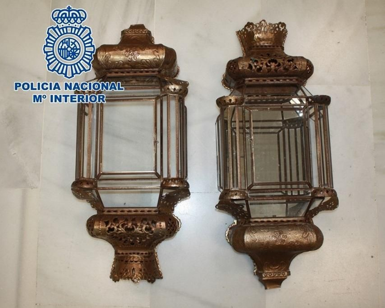 La Policía Nacional recupera varios objetos con valor históricos robados de un carmen granadino tras detener a un hombre que había robado en casa de su padre