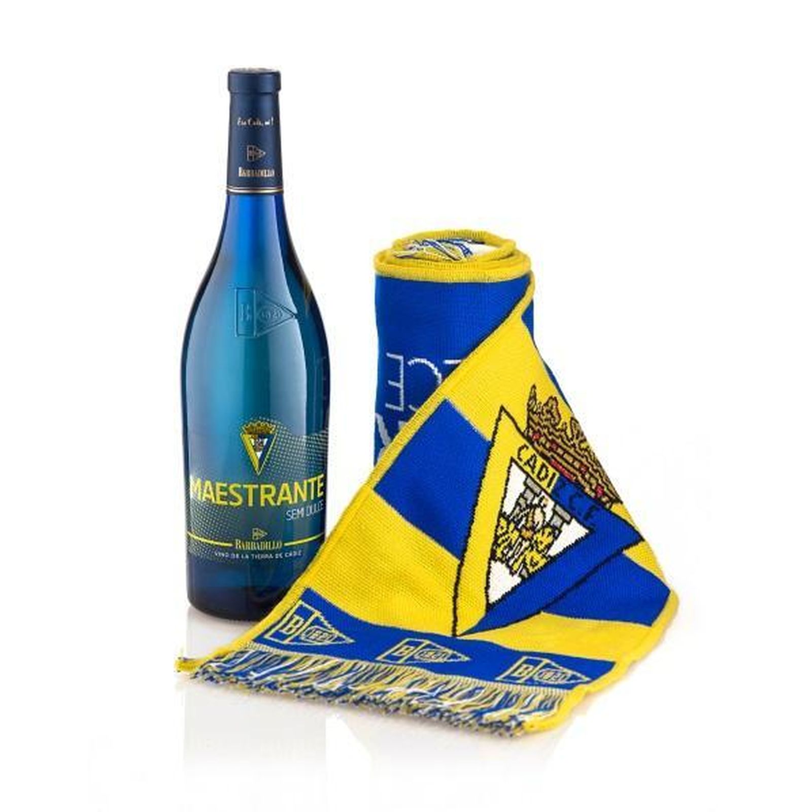 El pack viene con una bufanda del equipo cadista.