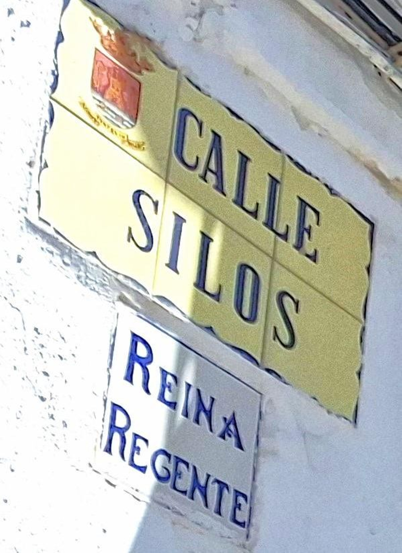Calle Silos, nombre relacionado con almacenes de cereales.