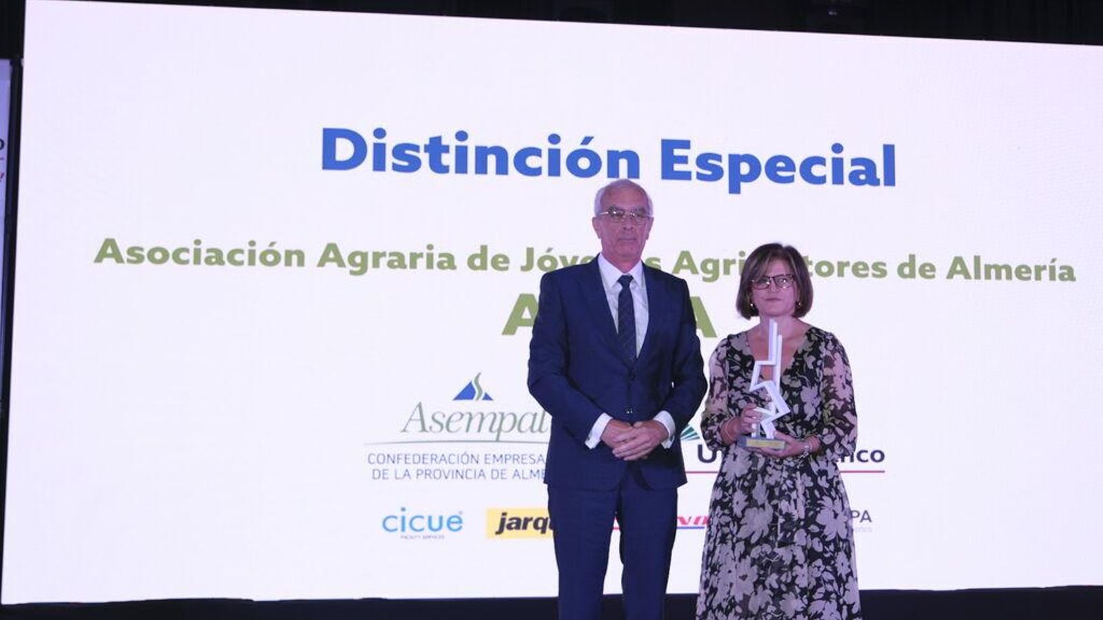 Entrega del premio a ASAJA Almería.