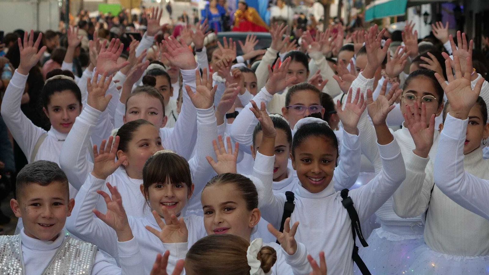 Niños participantes en el desfile.