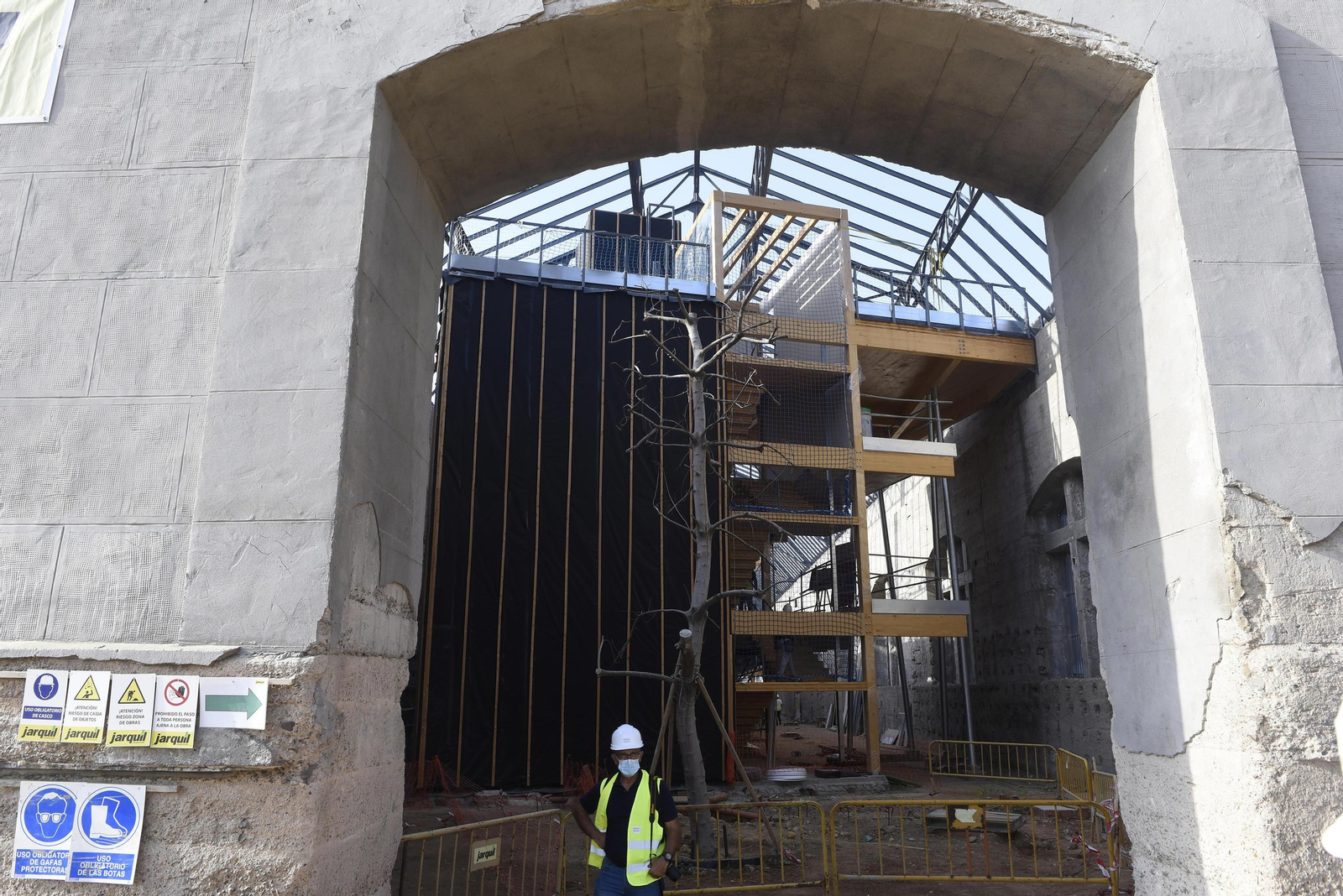 La rehabilitación de las naves de Renfe en San Jerónimo