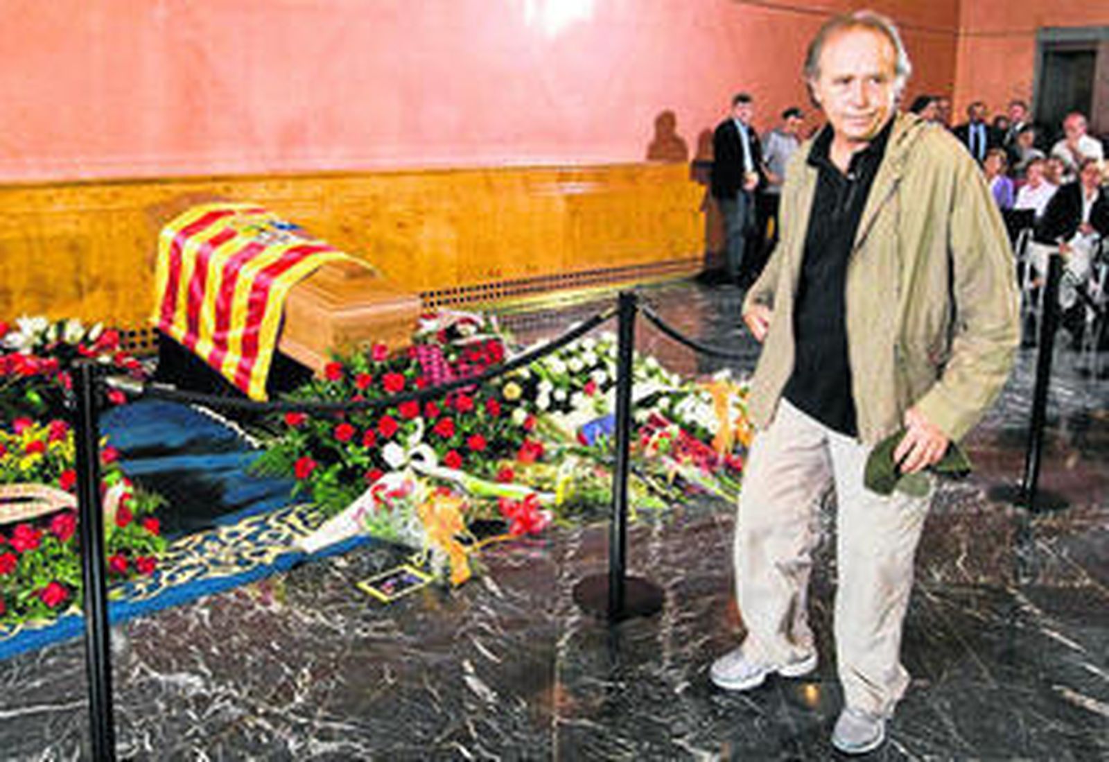 Joan Manuel Serrat despide a Labordeta