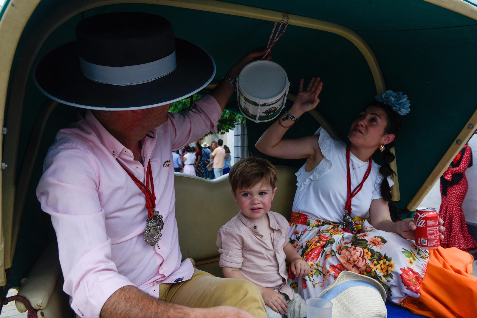 El paso de las Hermandades de Coria y La Puebla del Río por Villamanrique, en imágenes