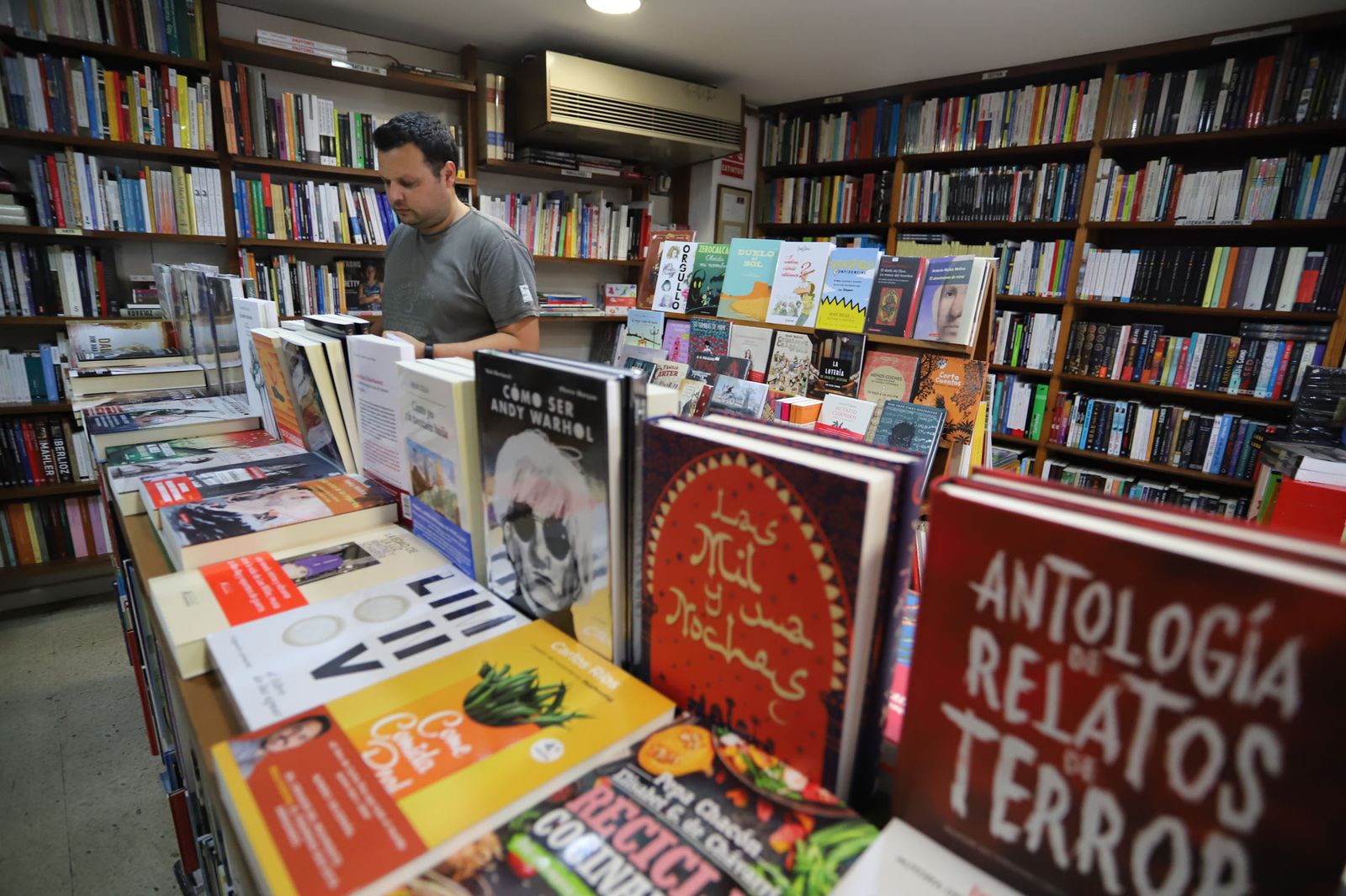 Los jóvenes onubenses podrán adquirir libros, entre otros productos, a través del Bono Cultural que ya pueden solicitar.