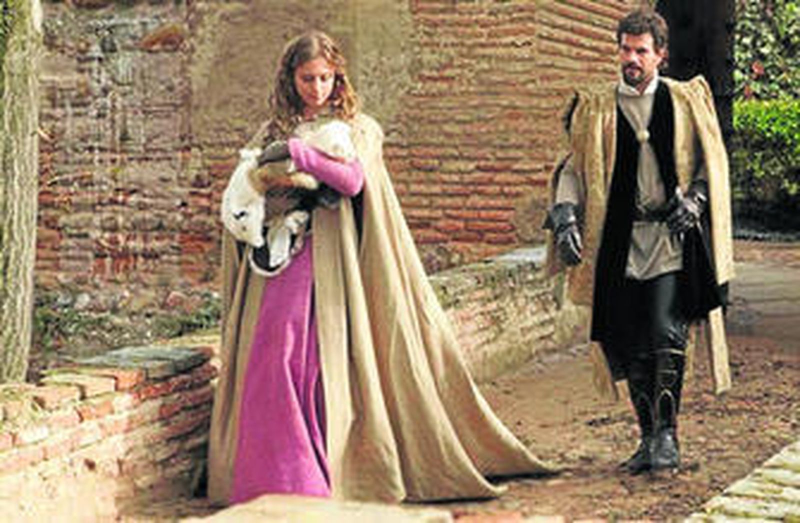 La productora catalana Diagonal realizó 'Isabel', con una barcelonesa, Michelle Jenner, en la piel de la reina castellana.