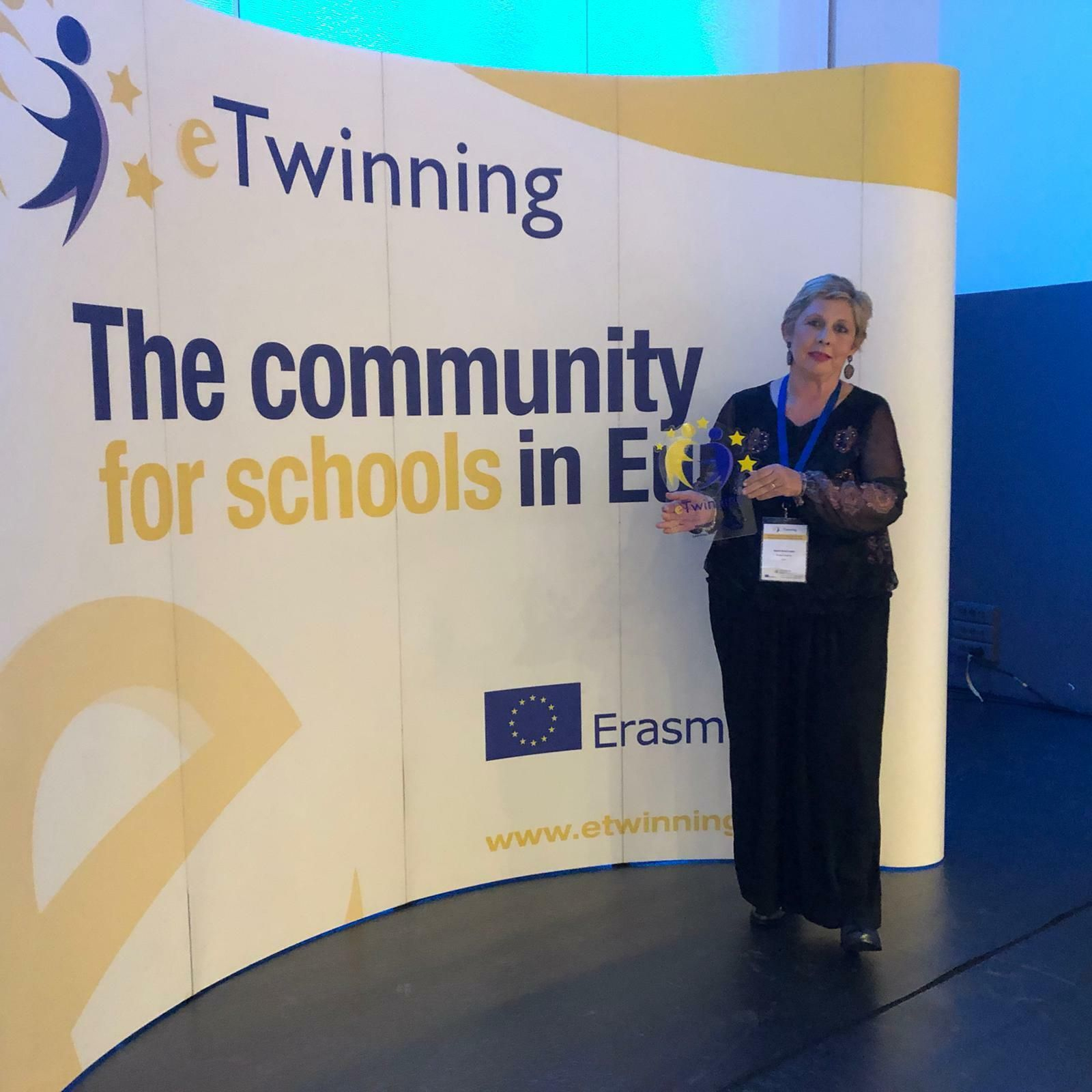 Rosa López, con el galardón.