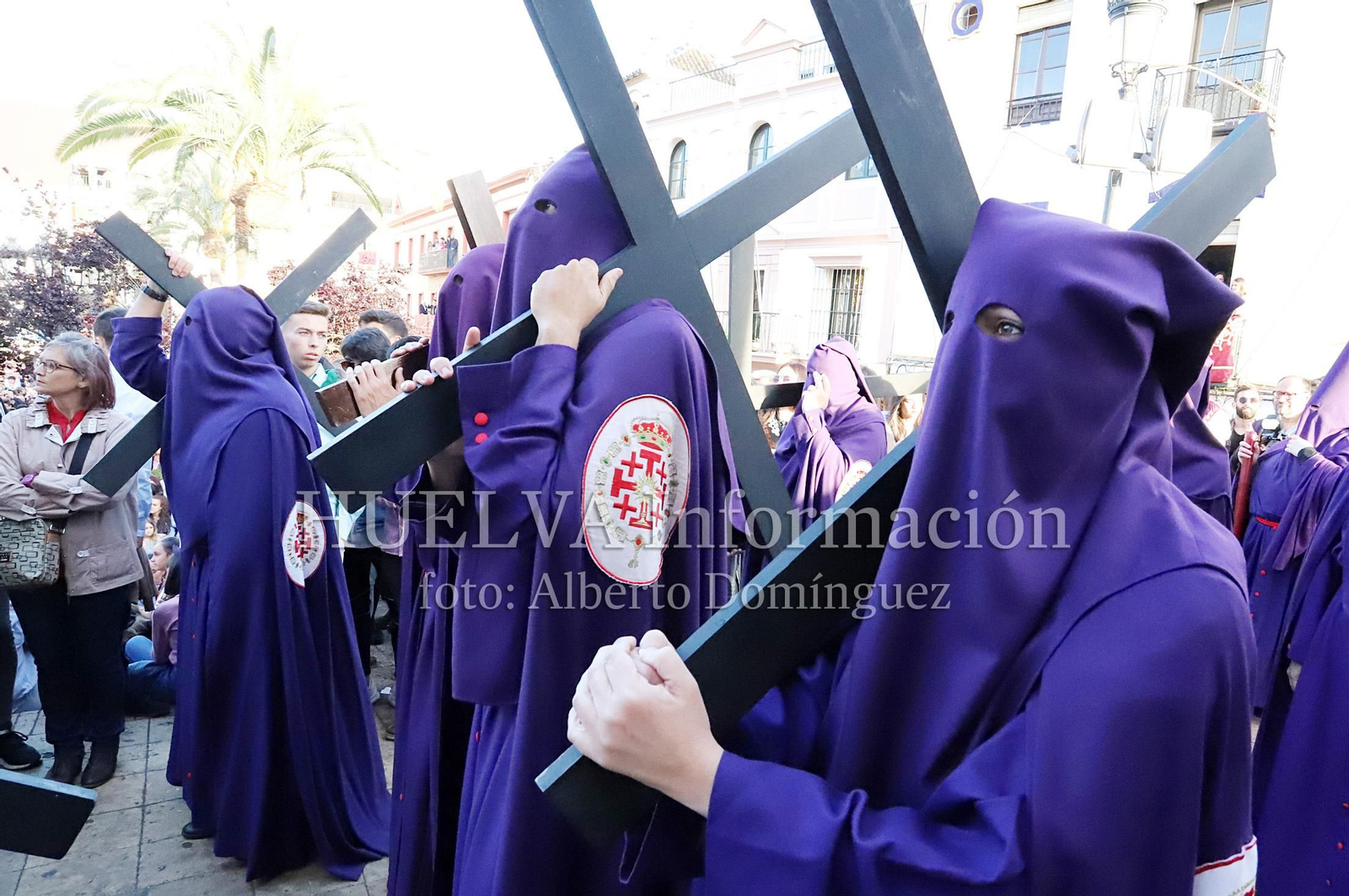 Imágenes de la procesión de Pasión en Huelva