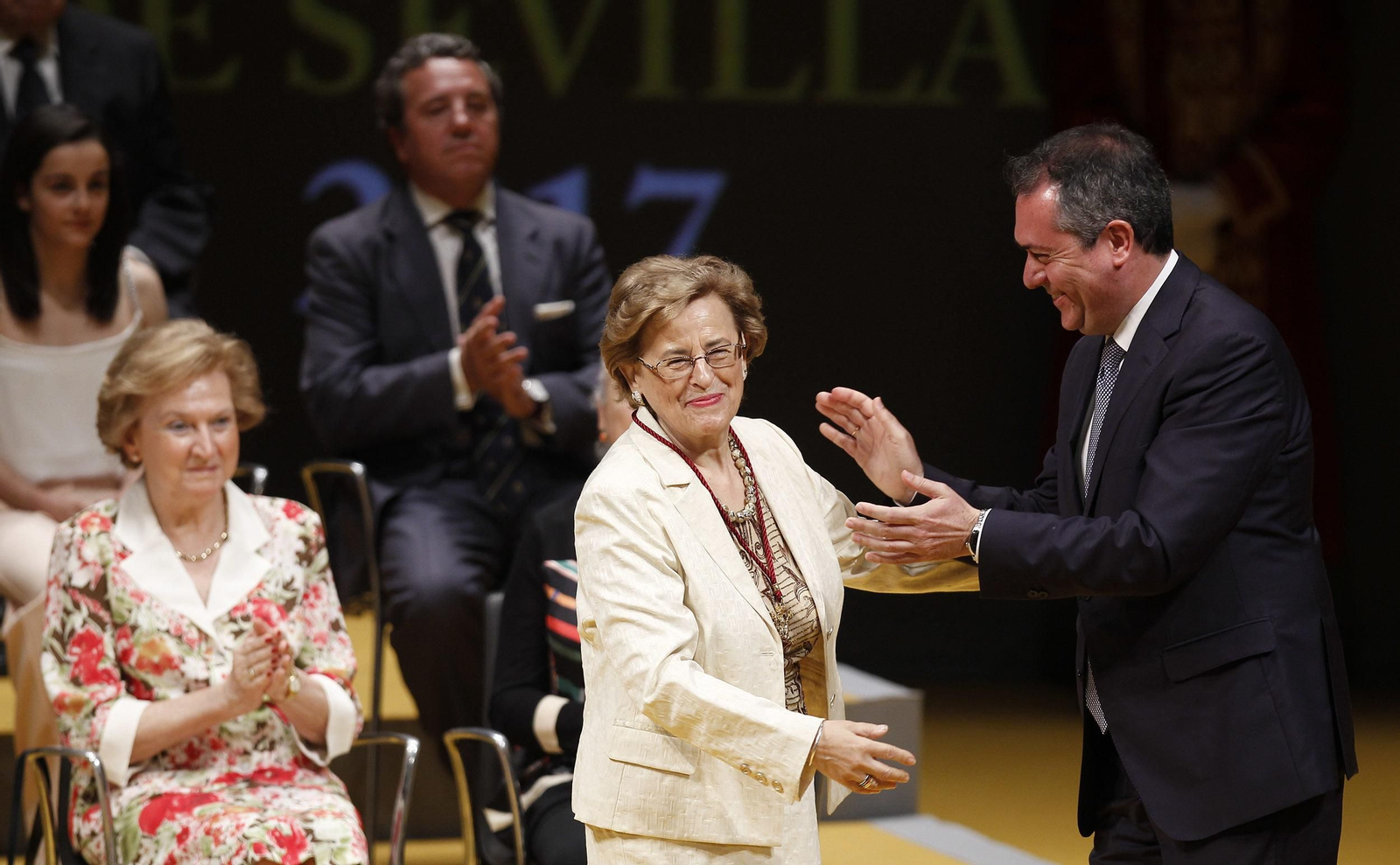 La entrega de las medallas de Sevilla, en imágenes