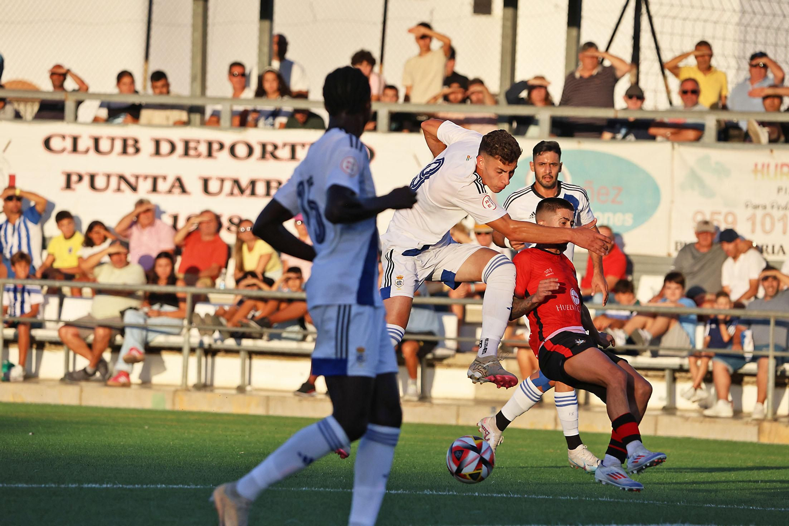 Imágenes del amistoso entre el CD Punta Umbría y el Recreativo de Huelva