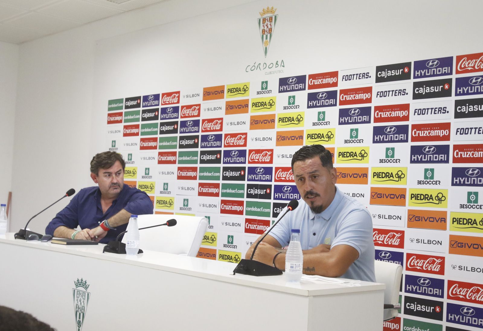Las fotos de la presentación de Ariel Montenegro como técnico del Córdoba Femenino