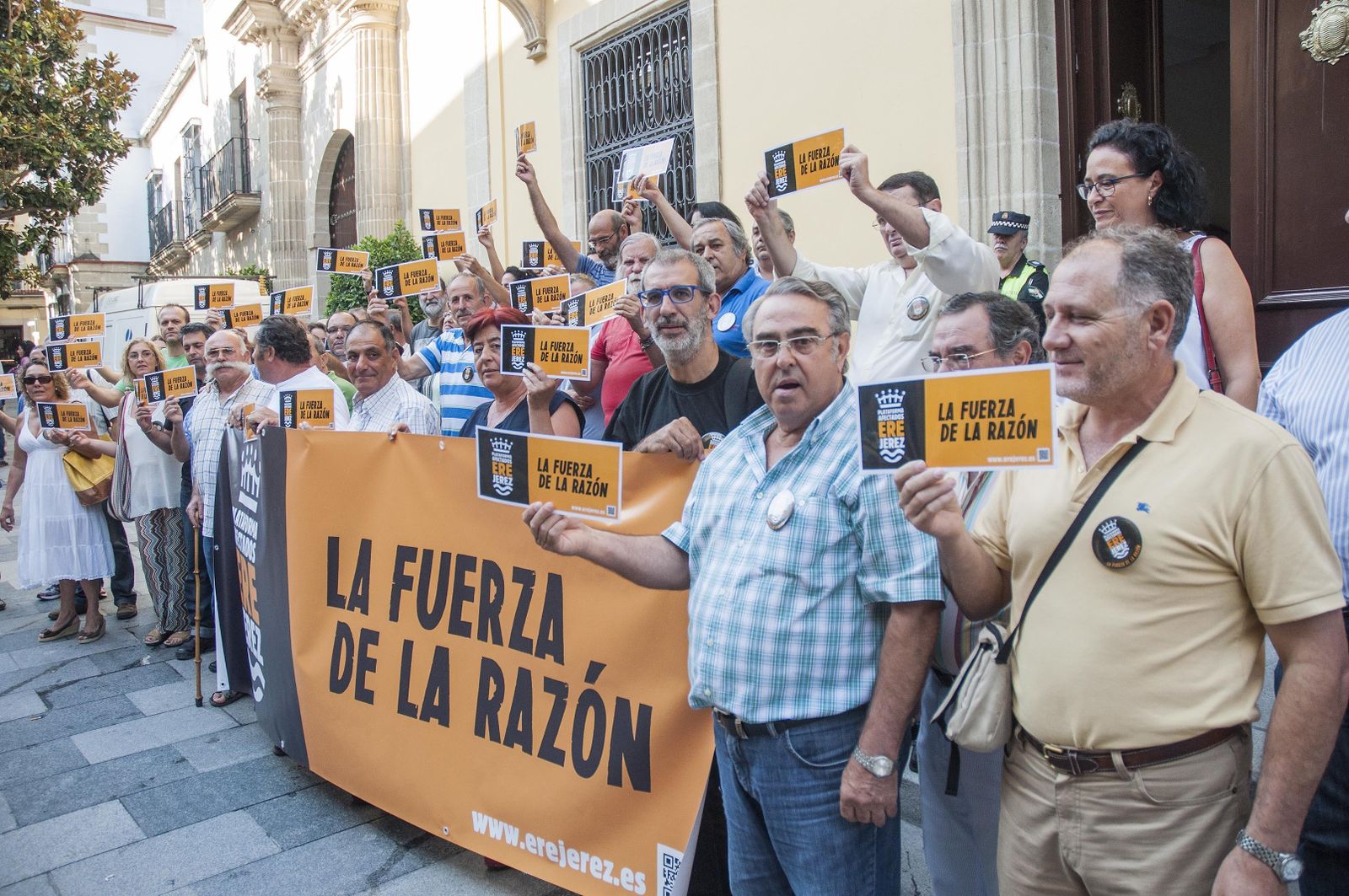 Una de las numerosas protestas realizadas por los afectados del ERE municipal en Jerez.