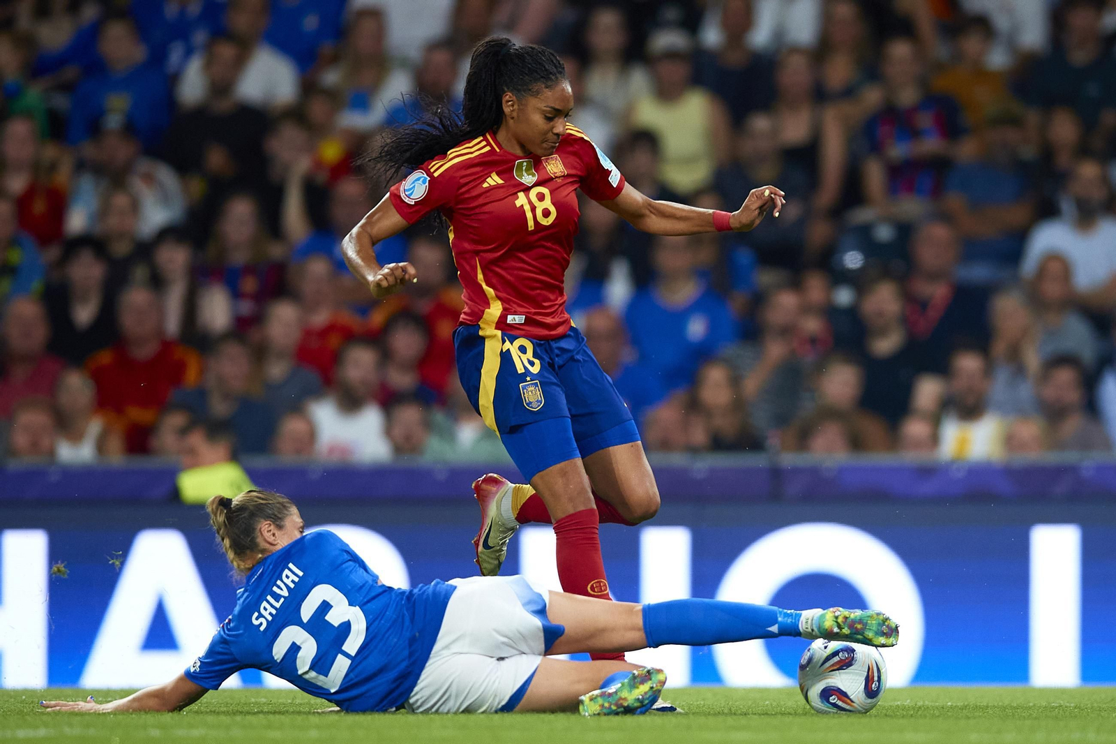 Las fotos del Italia - España de la Eurocopa femenina
