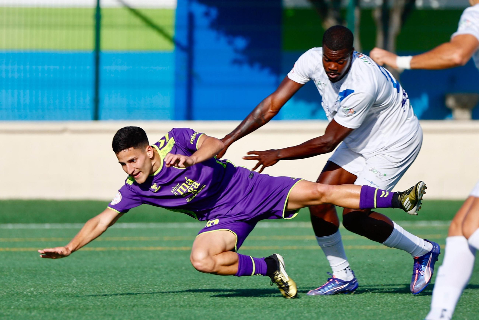 Loren, Chupete, Izan Merino, mucha afición... El Atlético Malagueño, apoyado en Mijas