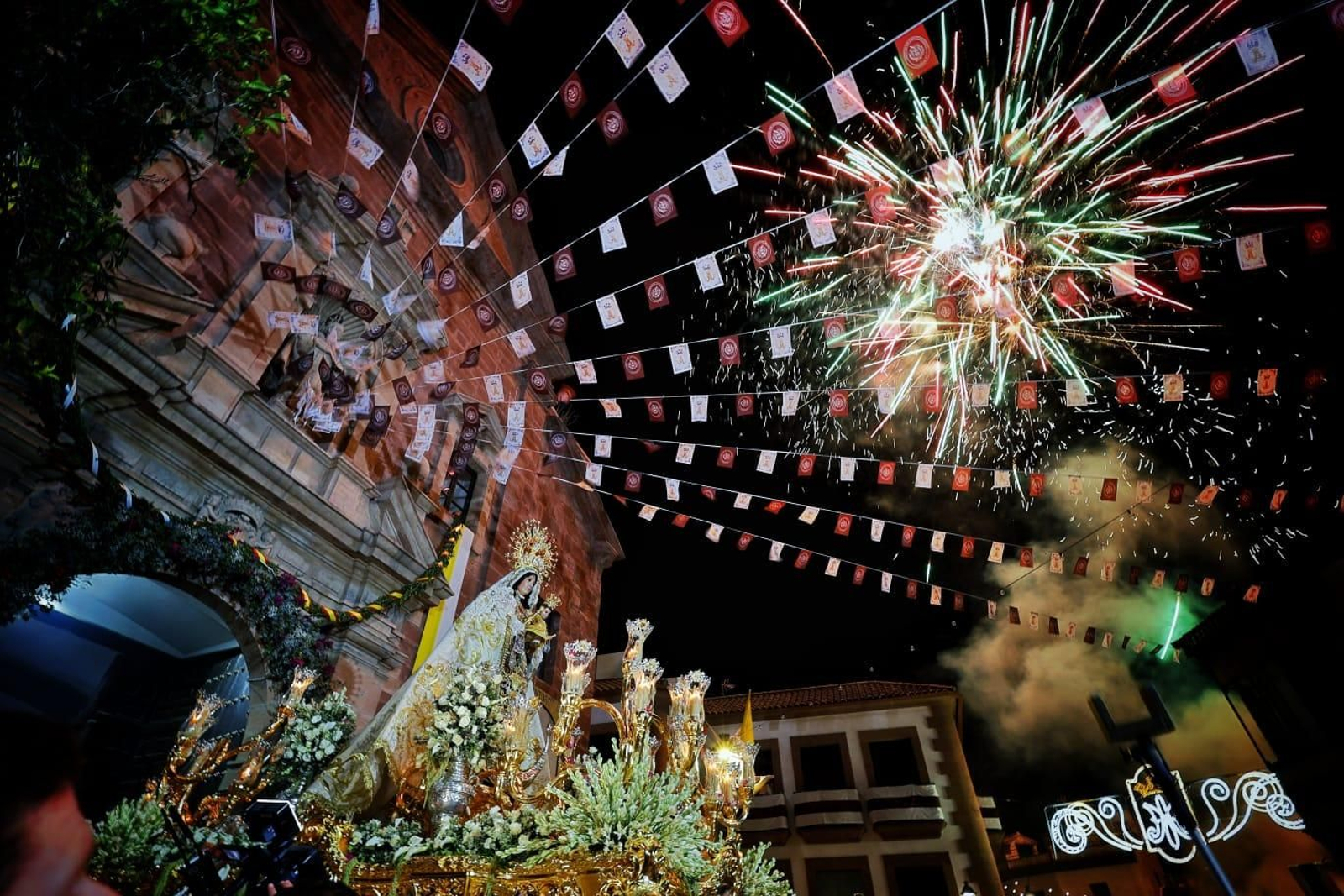 Procesión de la Virgen del Carmen de Montoro tras su coronación.