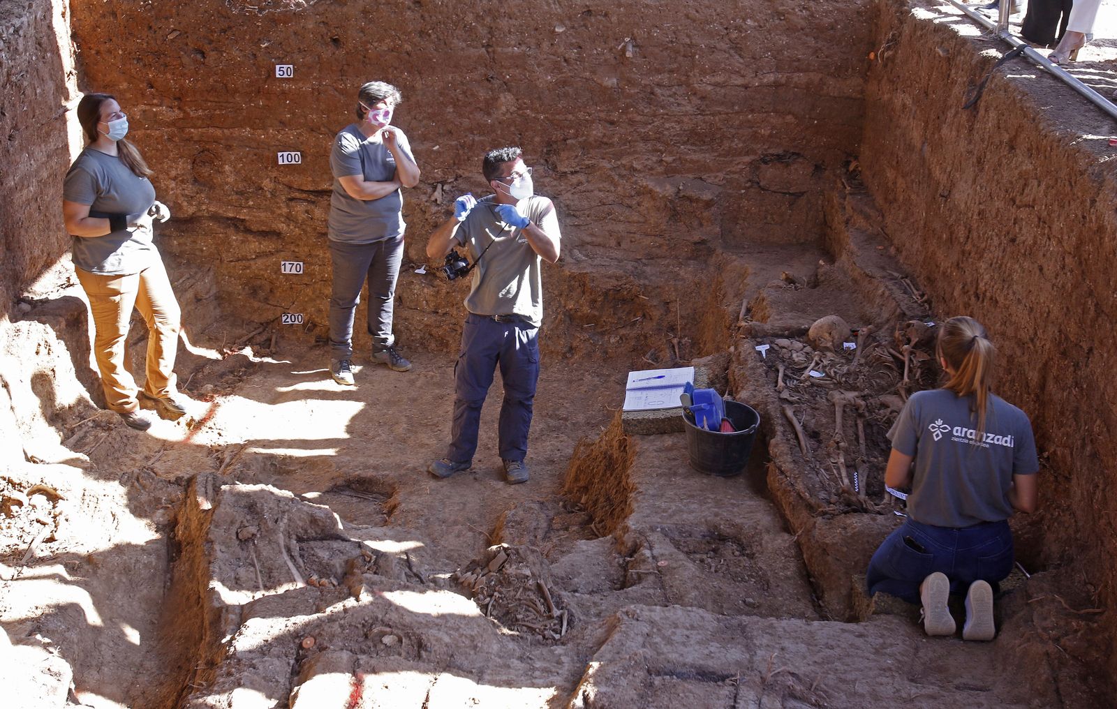 Visita a la fosa de Pico Reja