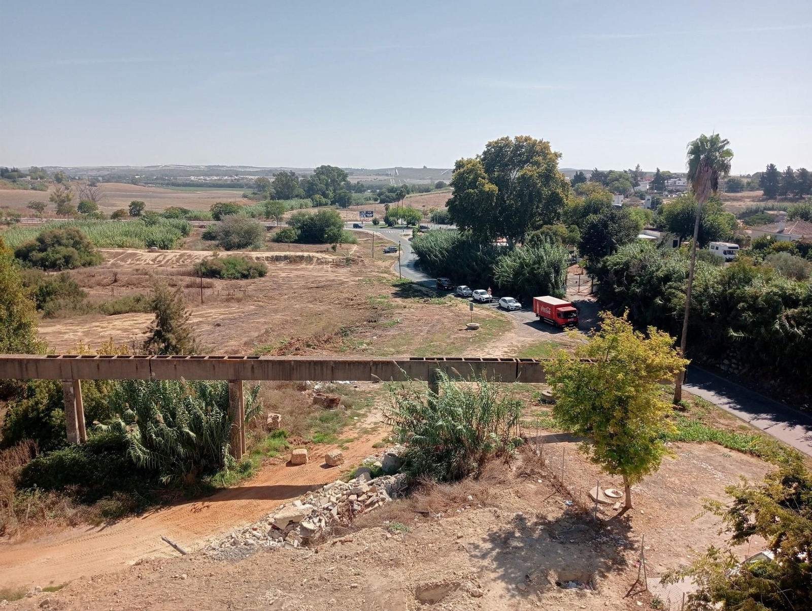 Tramo de la calle de Hijuela de La Canaleja que los vecinos denuncian por no reunir todas las condiciones de seguridad. Tramo de la calle de Hijuela de La Canaleja que los vecinos denuncian por no reunir todas las condiciones de seguridad.