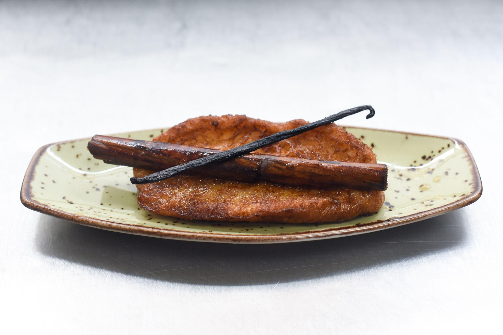 Torrijas de leche con canela y azúcar