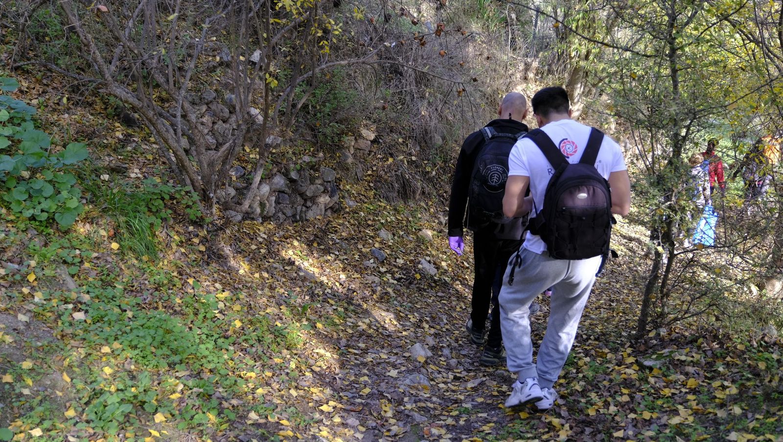 Limpieza y senderismo por la Alpujarra, en imágenes