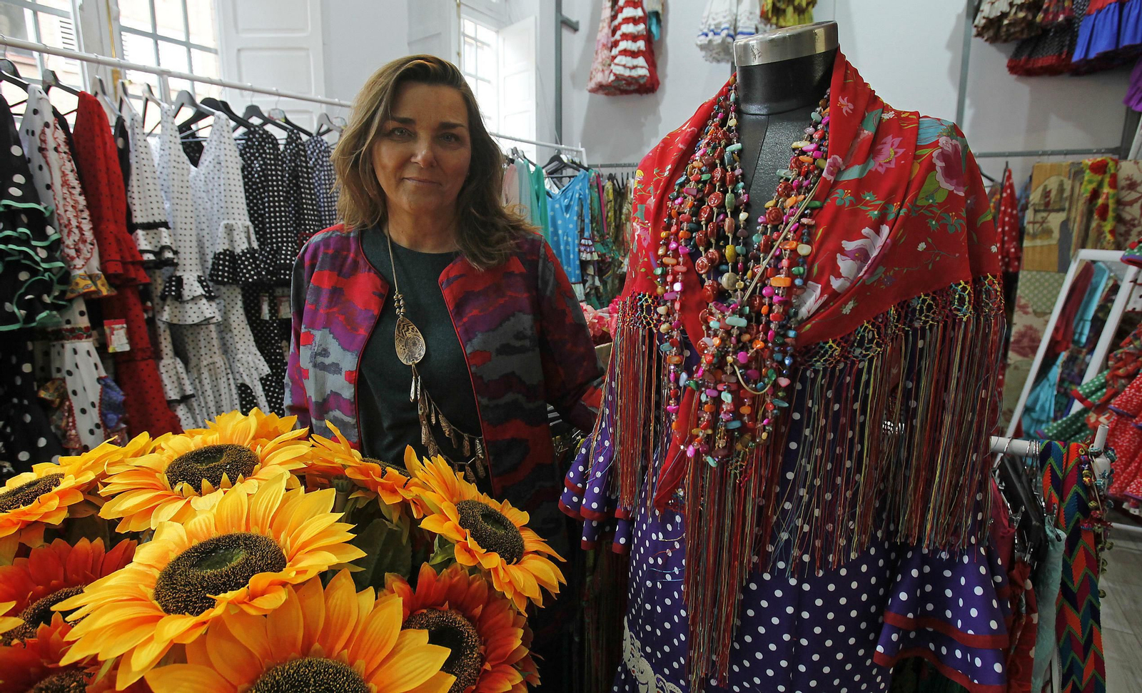 Delia Núñez Pol en la tienda que tiene en el barrio del Porvenir (Sevilla).