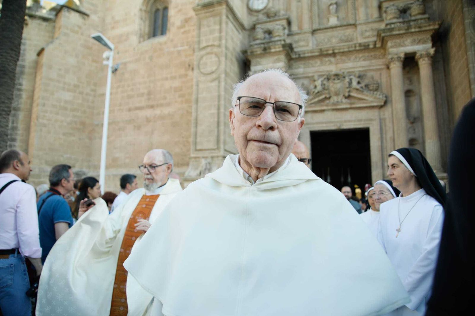 Imágenes de la procesión del Corpus Christi en Almería: así han sido la misa y la posterior marcha por la capital