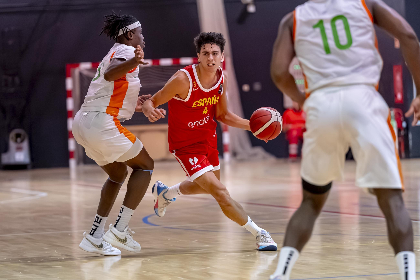 España B, con Álvaro Folgueiras, derrota a Costa de Marfil antes de venir a Málaga