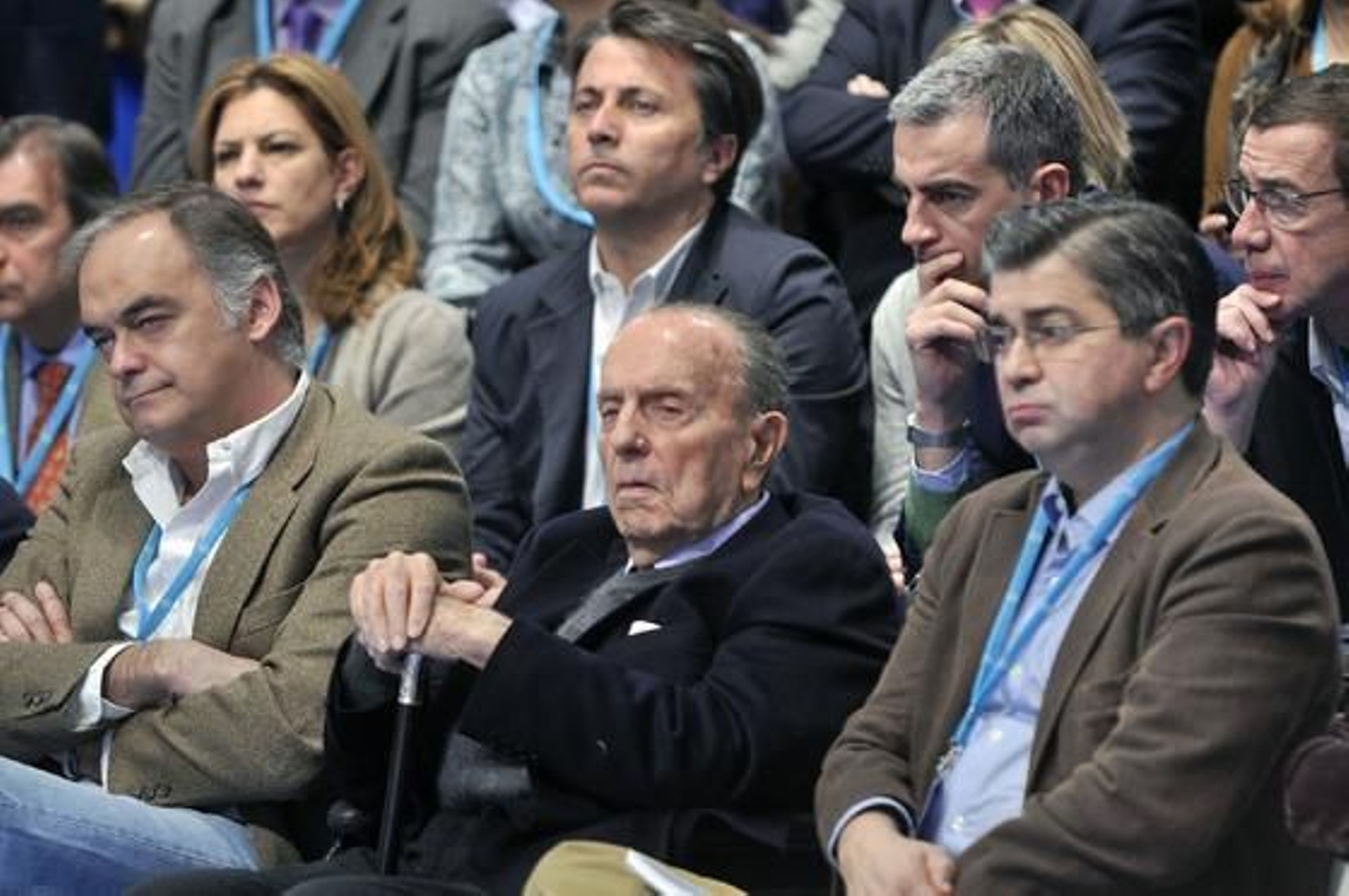 Fraga y González Pons atienden a Mayor Oreja en su intervención.

Foto: M. Gomez