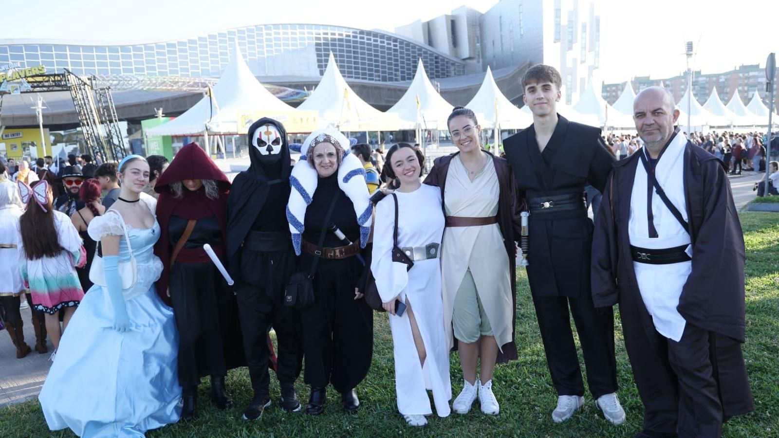 Asistentes con su 'cosplay' en la Comic-Con.