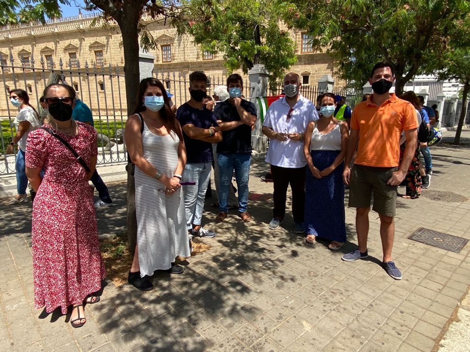 Integrantes de AxSí en la concentración de trabajadores de Airbus frente al Parlamento